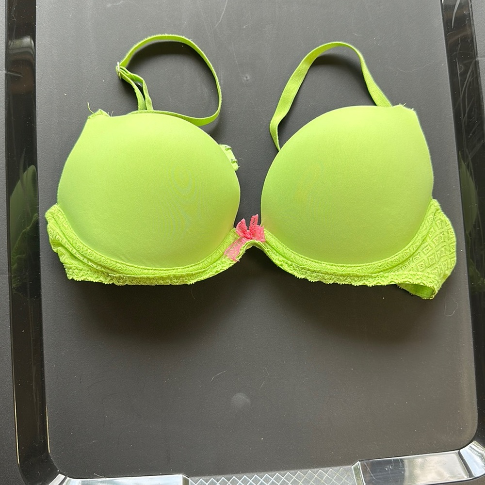 🏡Gilly Hicks 36B push-up bra